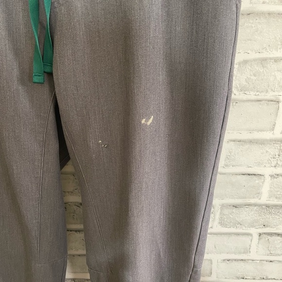 Men’s FIGS gray Technical Collection gray scrubs joggers M/S - Picture 3 of 5